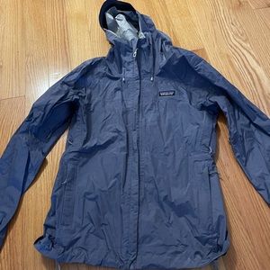 Patagonia wind breaker. Color purple. Size XS.